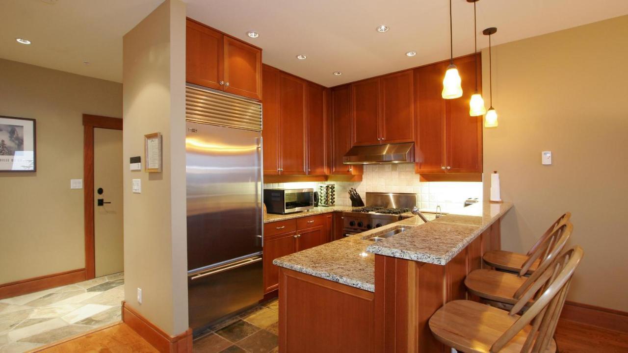 Taluswood The Heights 18 | Mountainside Townhome W/ Ski Access, Hot Tub, Tranquil Views Whistler Bagian luar foto