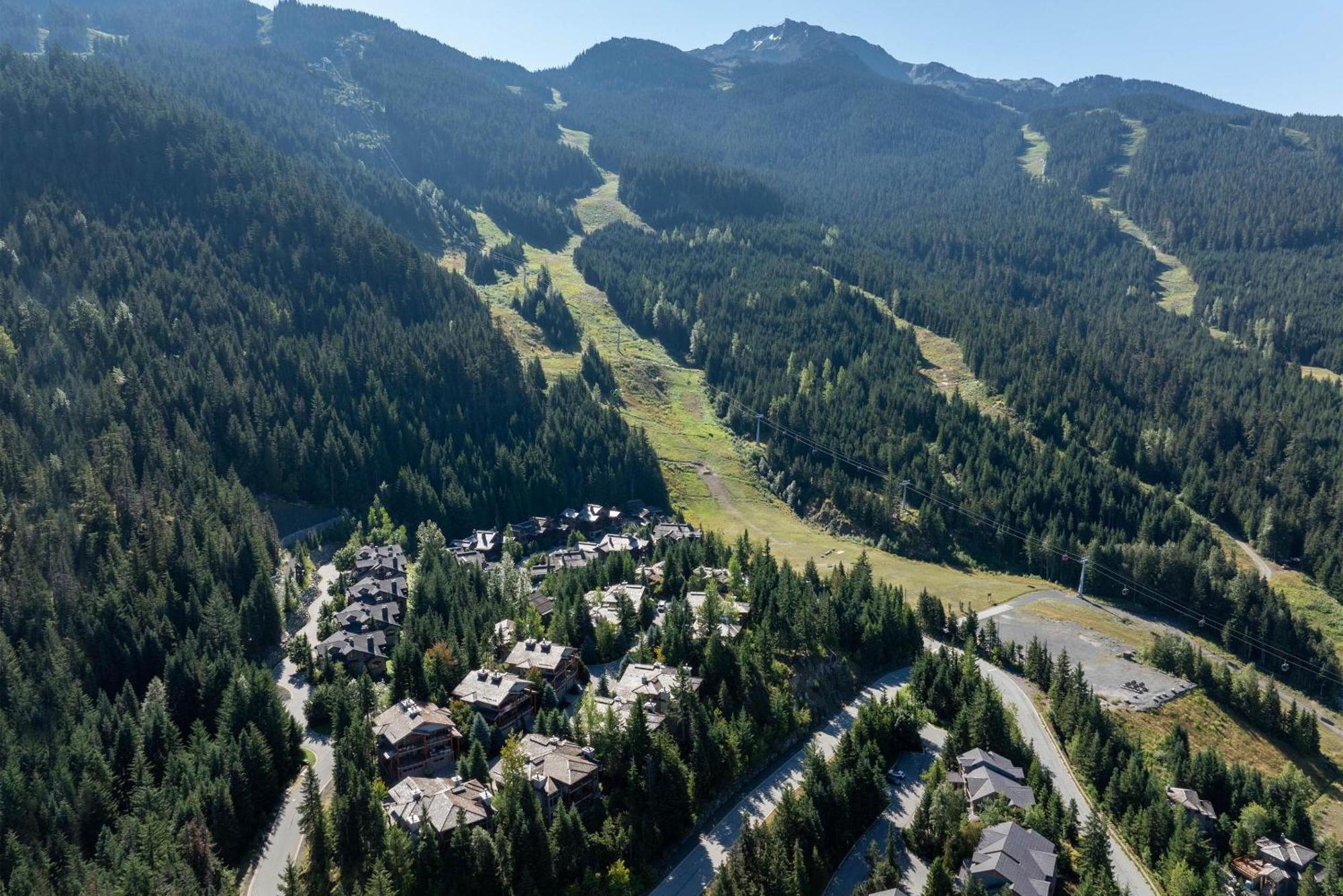 Taluswood The Heights 18 | Mountainside Townhome W/ Ski Access, Hot Tub, Tranquil Views Whistler Bagian luar foto